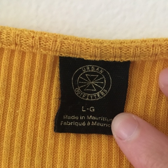 Urban Outfitters Cropped Knitted Top - Picture 2 of 3